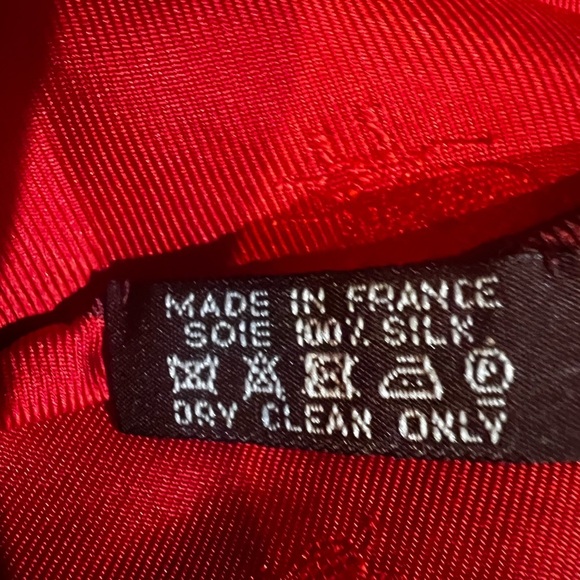 Red Hermes Bee Triangle Scarf - Picture 6 of 11